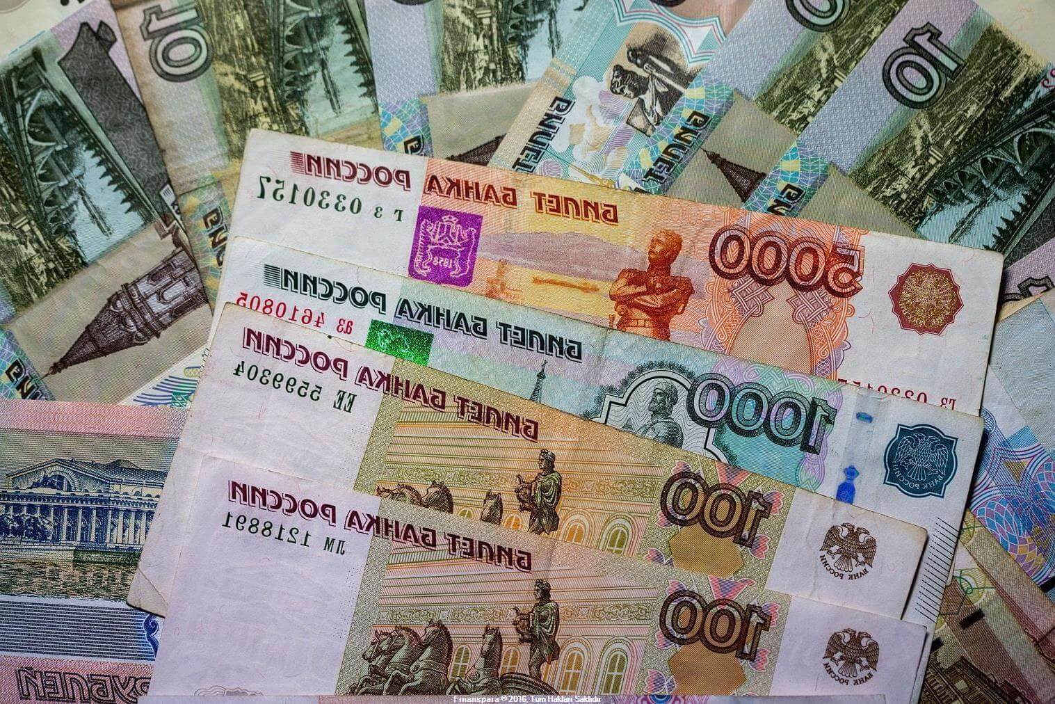 Rus Rublesi dolar karşısında düşüşte