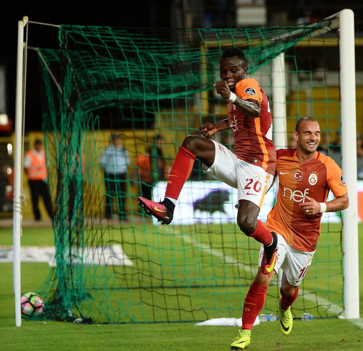 Galatasaray dolu dizgin | Akhisar Belediyespor 1-3 Galatasaray