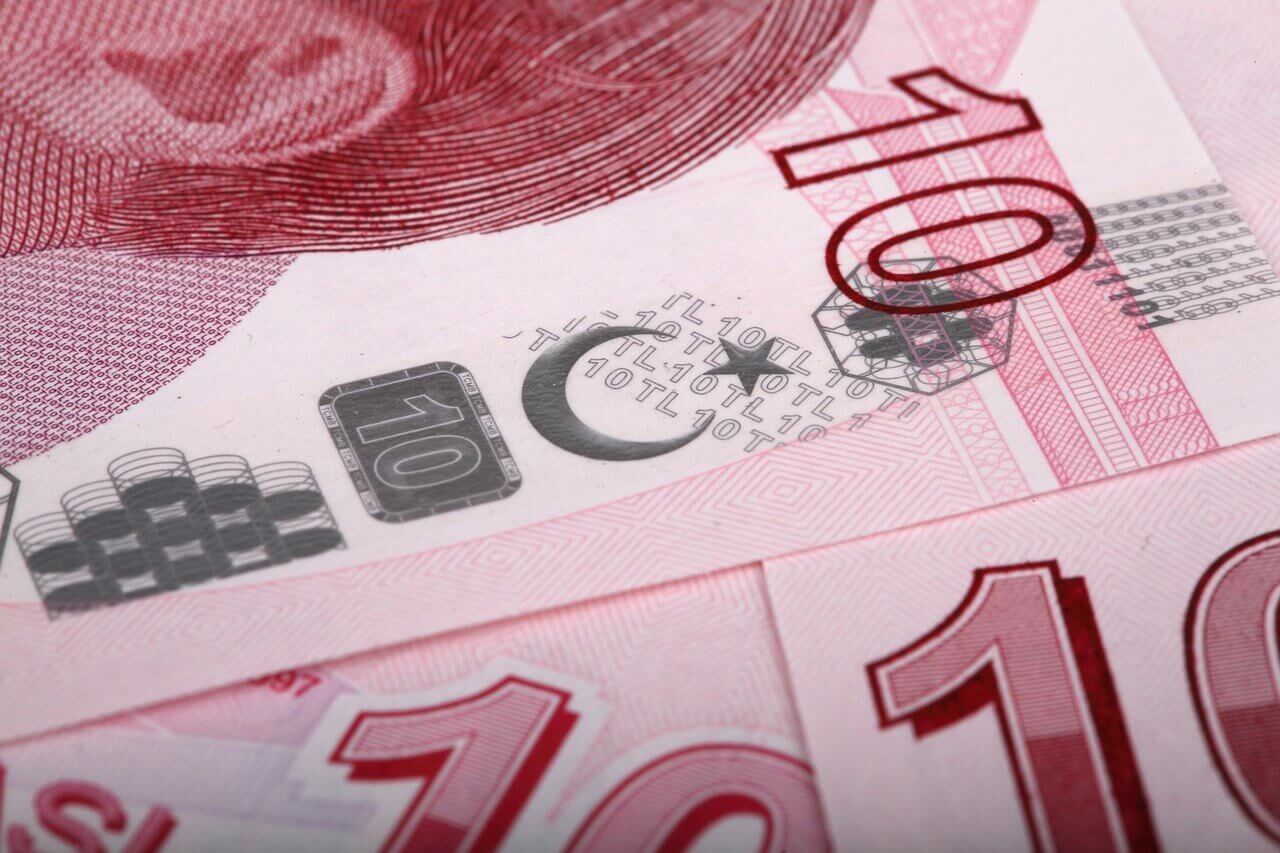 En çok değer kaybeden para Türk Lirası oldu